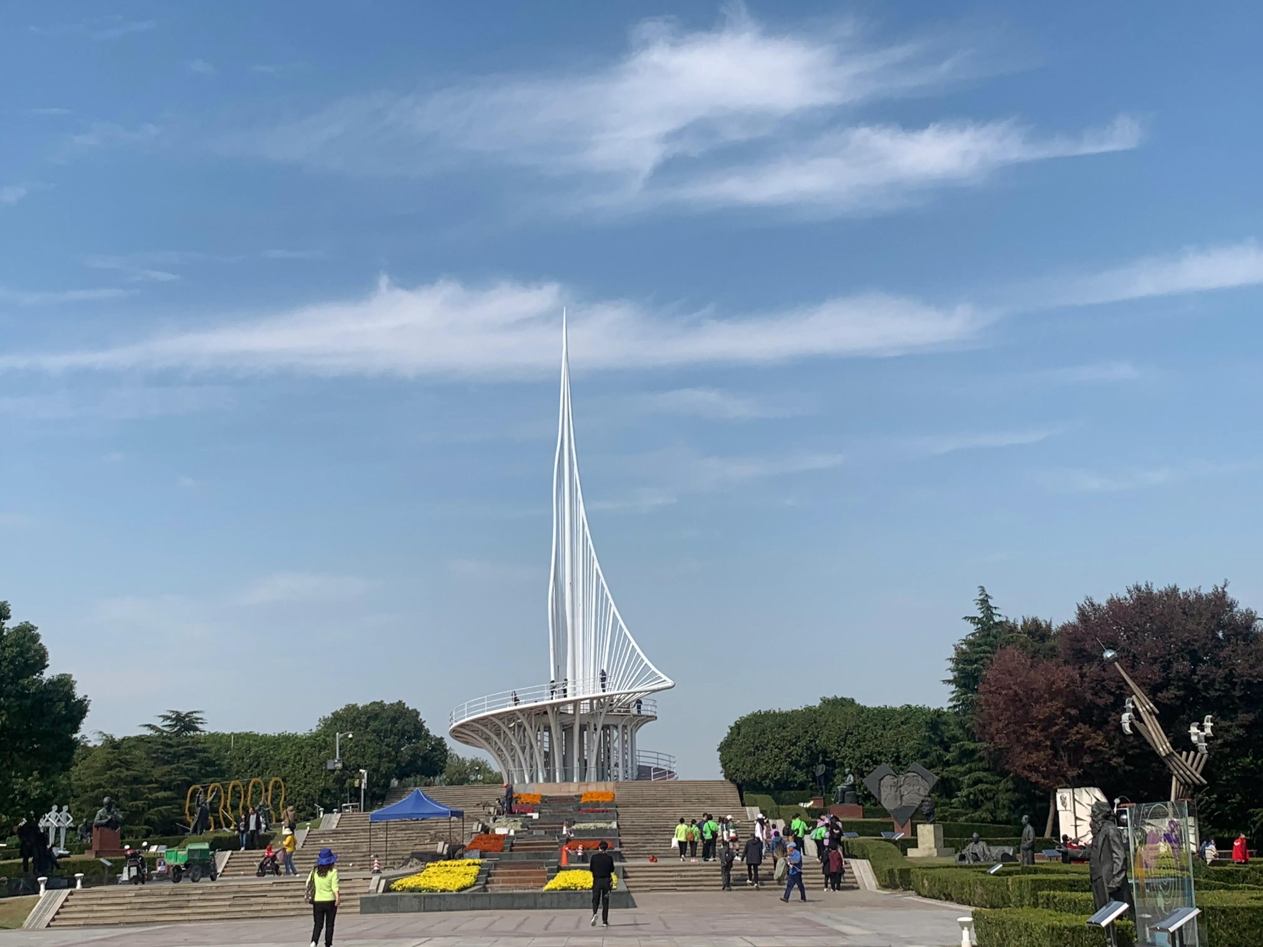 军事迷参观坦克,东方绿舟军事