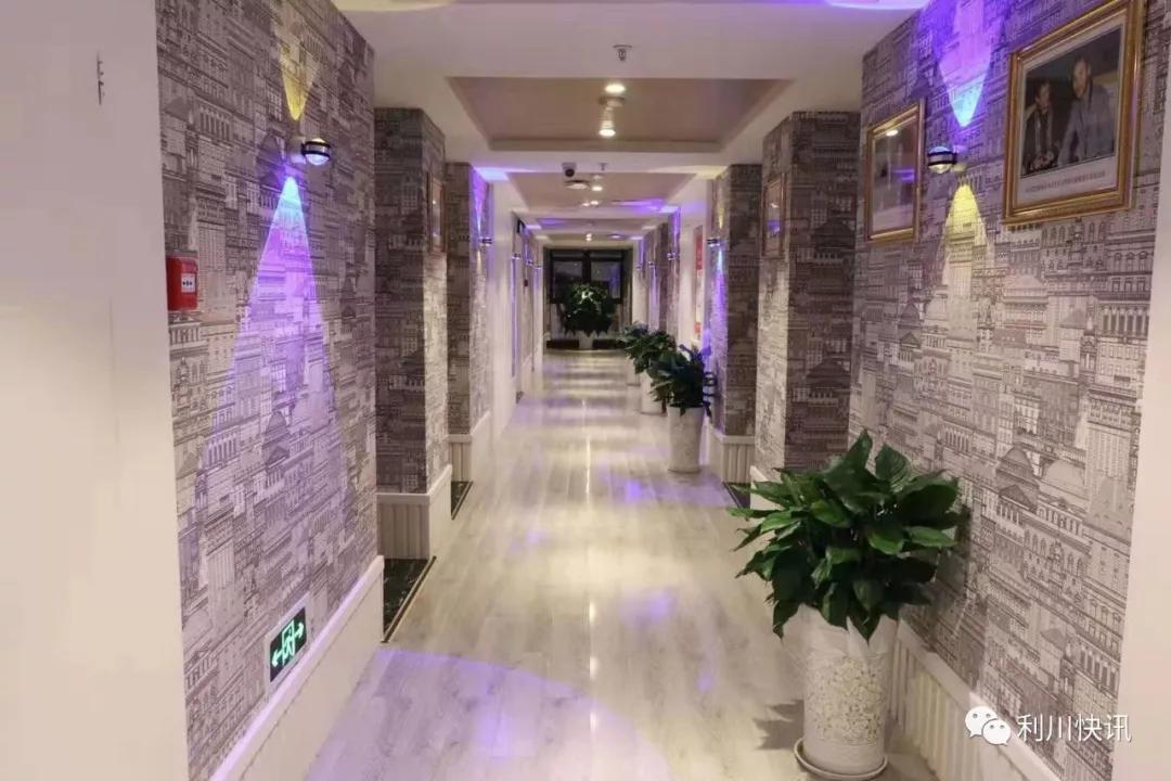 很多利川人到“东城路88号新世界国际酒店10楼”干什么了?