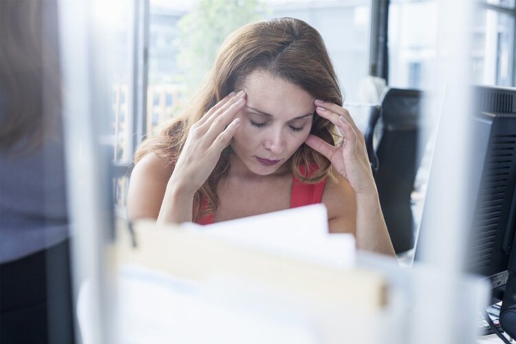 女的脸上长青春痘什么原因,不长青春痘说明什么原因