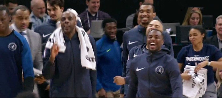 状元对攻，平分秋色，火箭旧将引全场欢呼，解说：什么叫英国乔丹