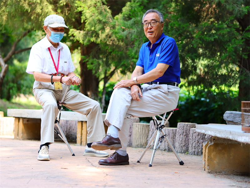 折叠手杖凳的创新点是什么,和美德第二代折叠手杖凳价格