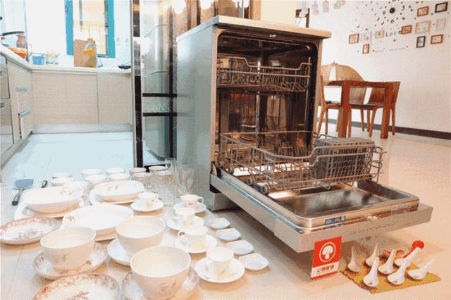 厨房要装洗碗机跟师傅说什么,洗碗机实用吗该如何挑选洗碗机