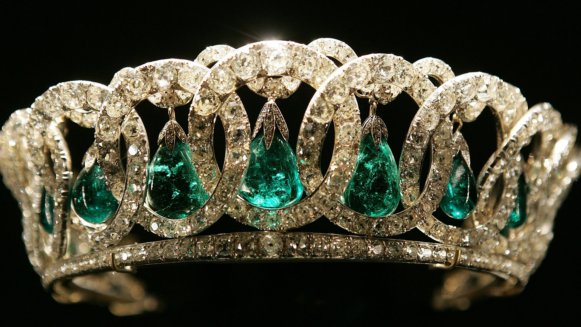 一次看够古玉精品200件,高级珠宝表祖母绿英国