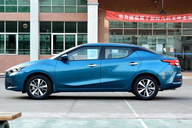 2017款蓝鸟最全解析,悬浮式车顶前卫