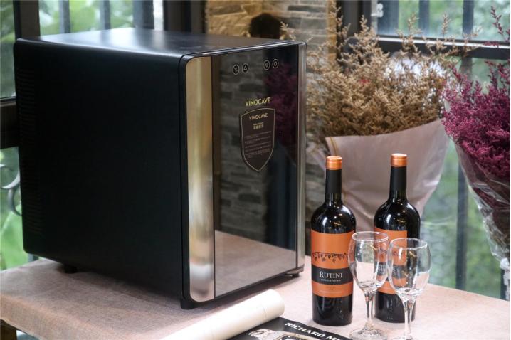 红酒恒温酒柜推荐,年轻人的第一瓶酒