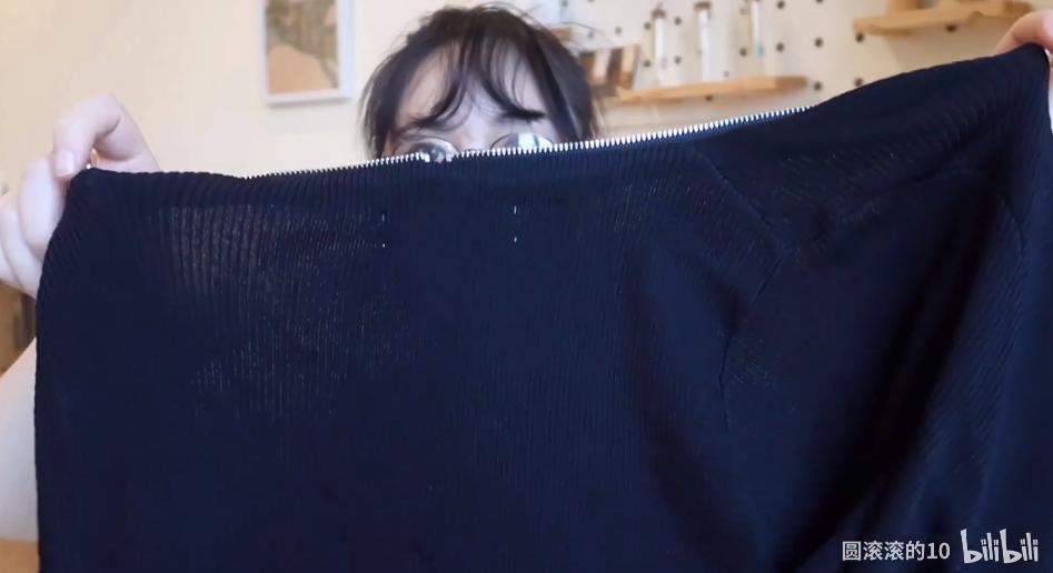 张大奕和雪梨小雏菊碎花裙,网红店铺张大奕