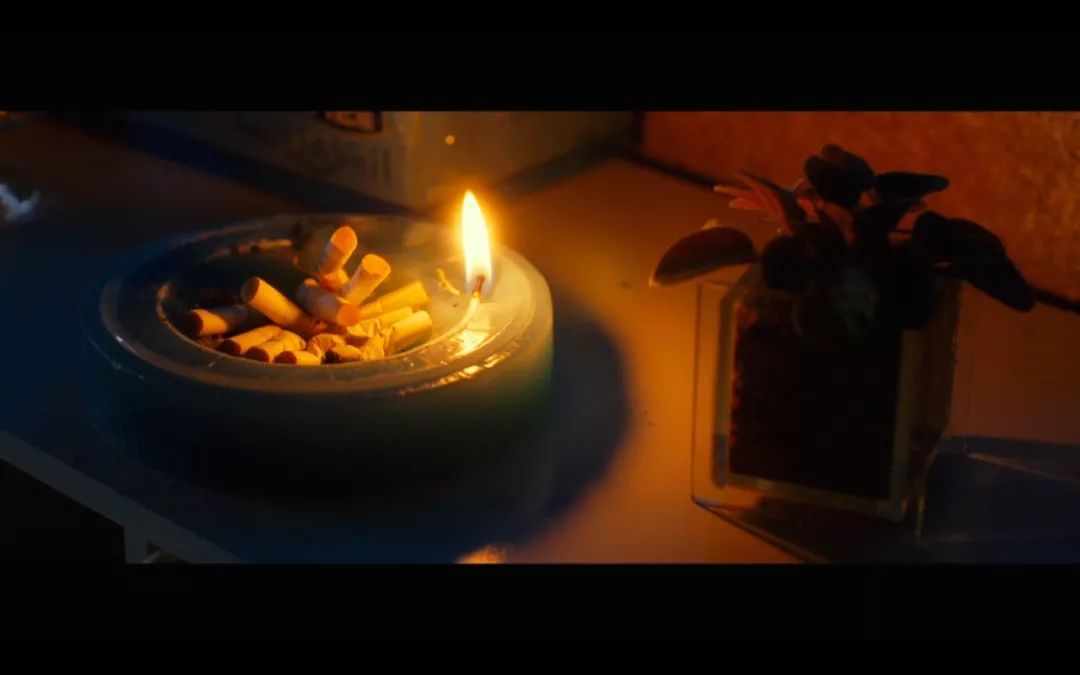 情趣内衣正在派送,我们正在分手