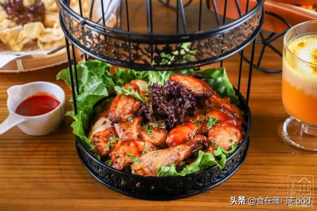 澳门探店｜新马路有一家人气斜坡西餐厅！菠萝BB猪必吃