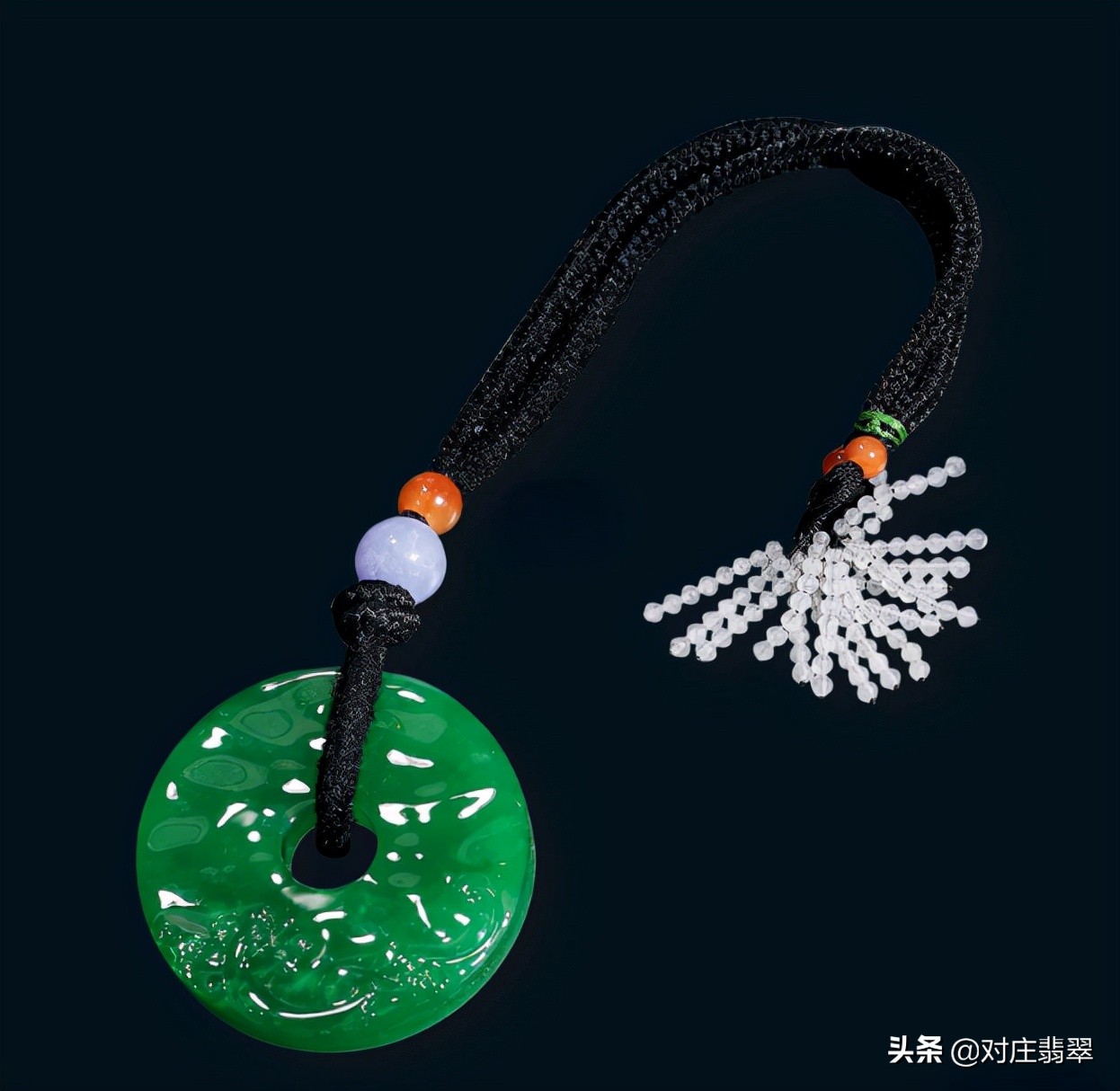 中千价位的翡翠吊坠怎么挑,翡翠吊坠最热销的形状