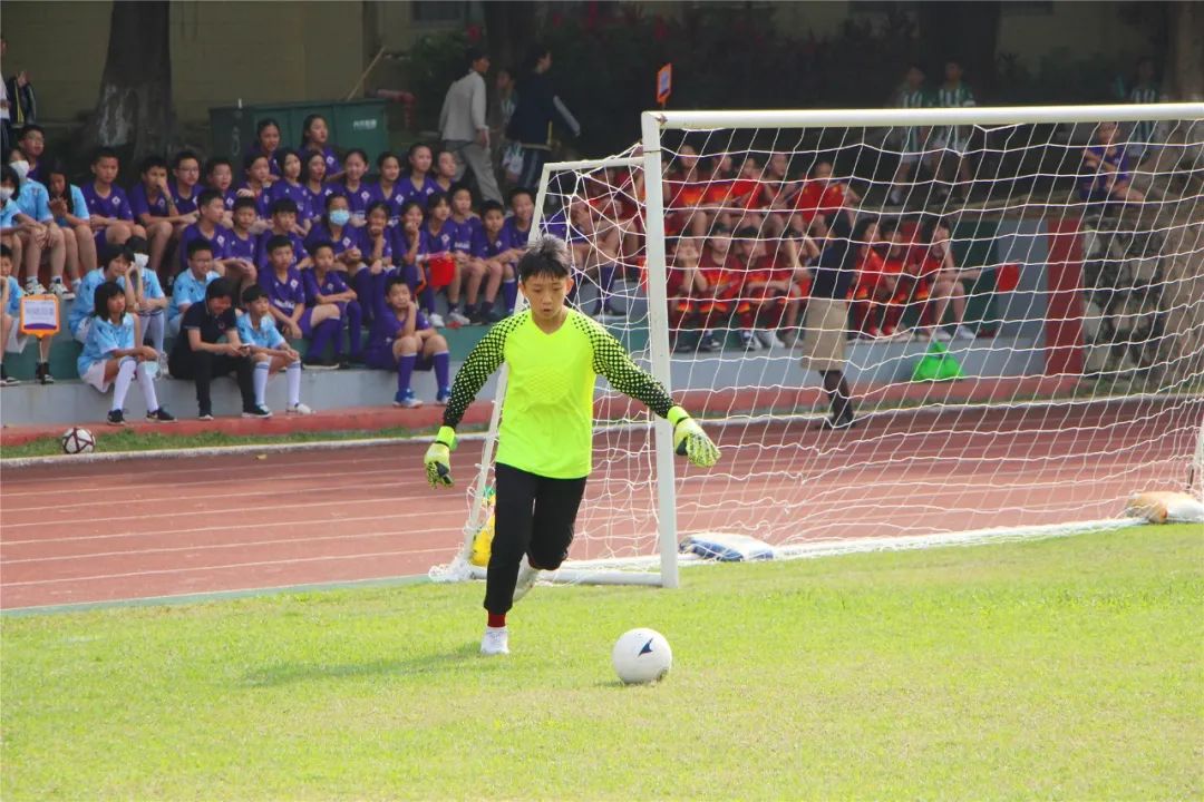 校园足球点燃绿茵梦想,校园足球联赛拉开序幕