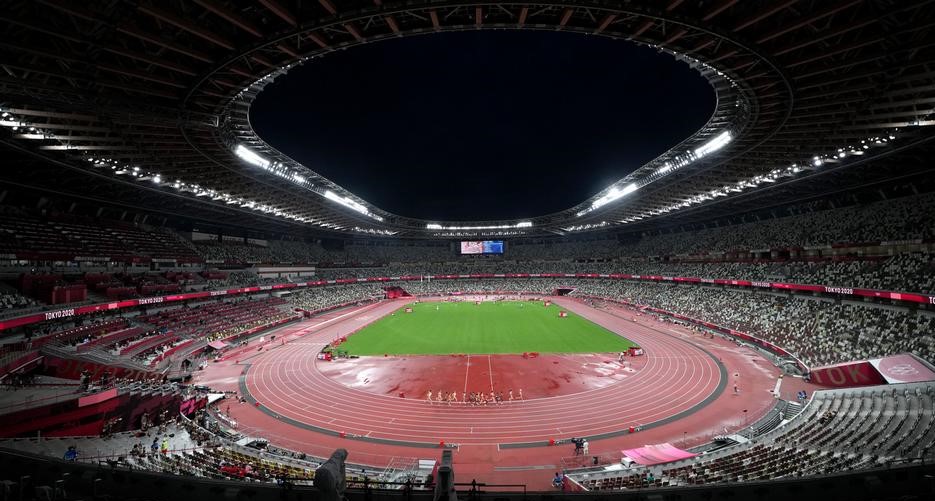 如何挑选球场灯,球场照明灯怎么布置不刺眼