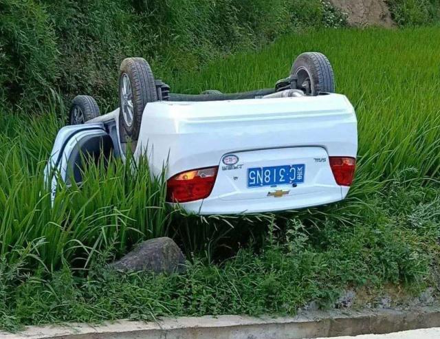 车辆下坡突然熄火怎么处理,车子下坡时熄火怎么办