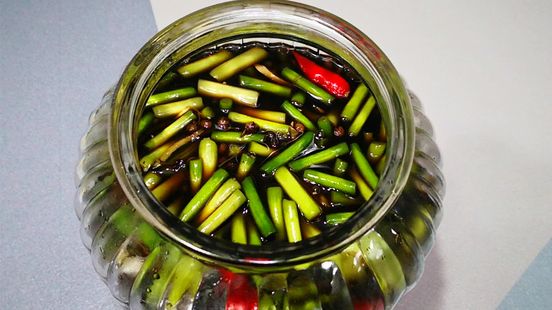 腌蒜苔只放盐的最简单又好吃做法,腌蒜苔只放盐做法