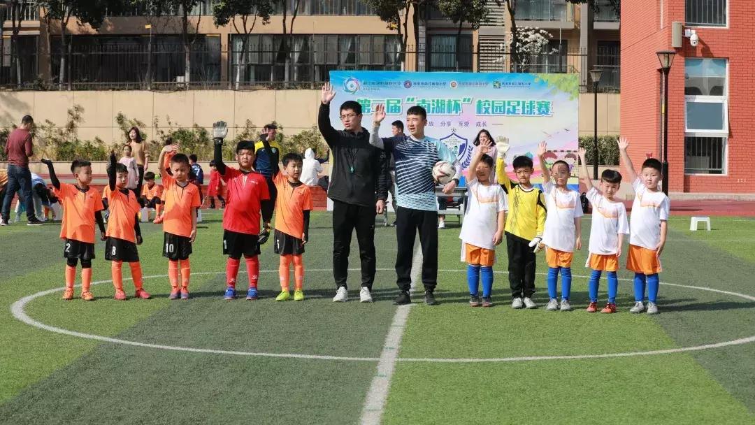 第二届校园足球赛拉开帷幕,曲江新区首届校园足球联赛