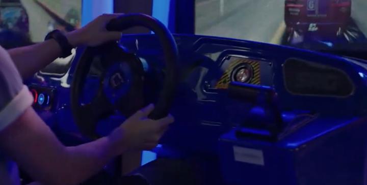 罗技g923力反馈方向盘 (开箱体验罗技g923赛车方向盘)