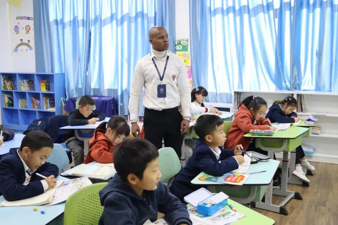 力迈特色！今天，为给力的外教团队点赞