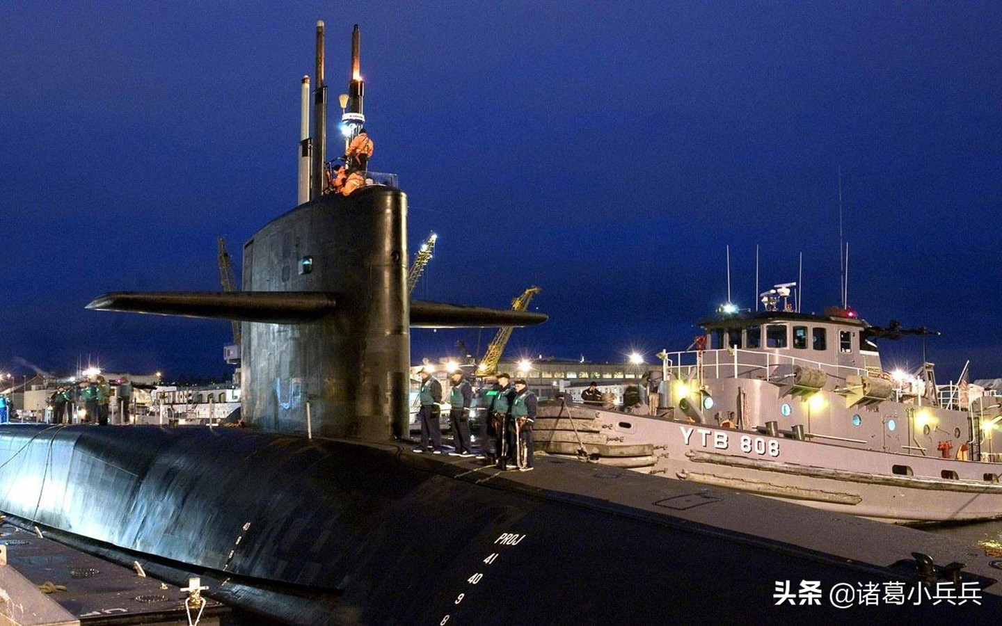 伊朗海上军演试射导弹,伊朗军舰演习被导弹击沉没