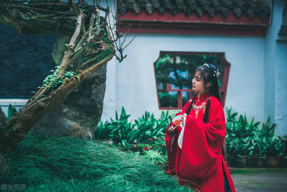 七年后美妇携子寻仇,都怪男子当初见死不救,最终做了风流鬼.