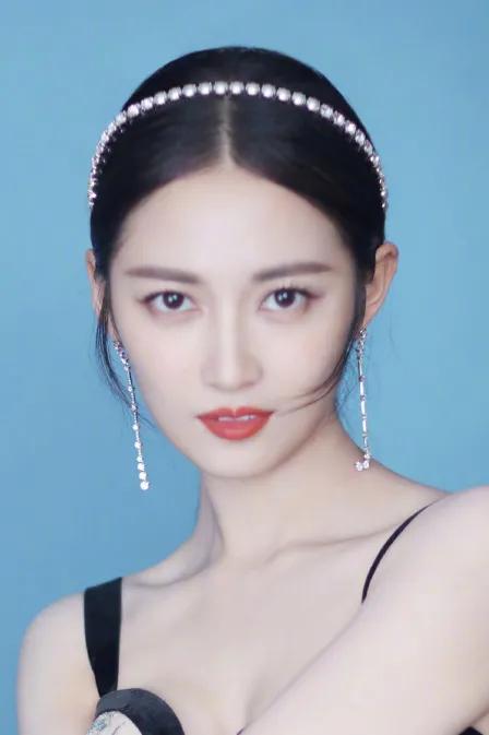 她为什么没眼技？怎么改善眼睛无神的状态