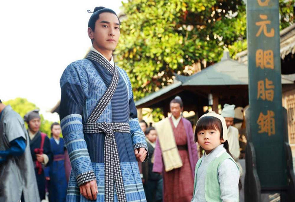 三生三世里阿离自称什么,三生三世里面阿离是半妖吗