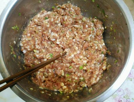 红烧狮子头怎么做才能酥脆,红烧狮子头丸子能不能添加土豆