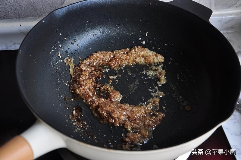 蒜蓉小龙虾不用油炸直接炒怎么做,小龙虾做法不油炸蒜蓉