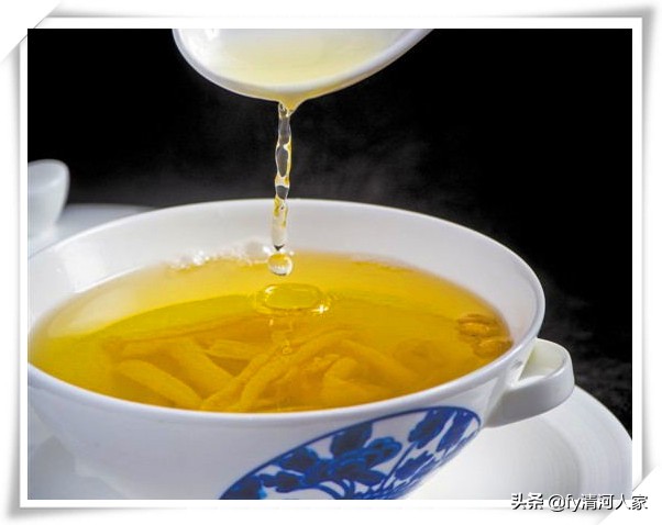 高汤是怎么熬制的,高汤怎么成固体