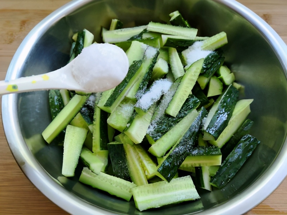 腌菜变酸了怎么补救,腌菜老发霉怎么办