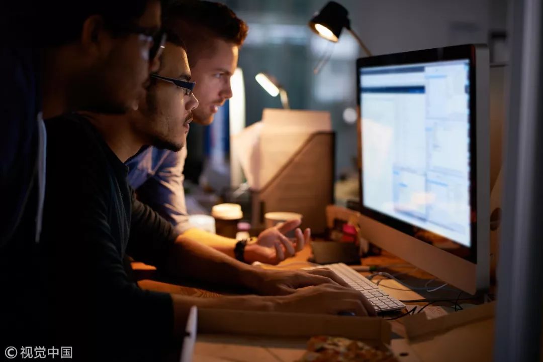 程序员下班从不关机怎么回事,程序员电脑不关机只关显示器