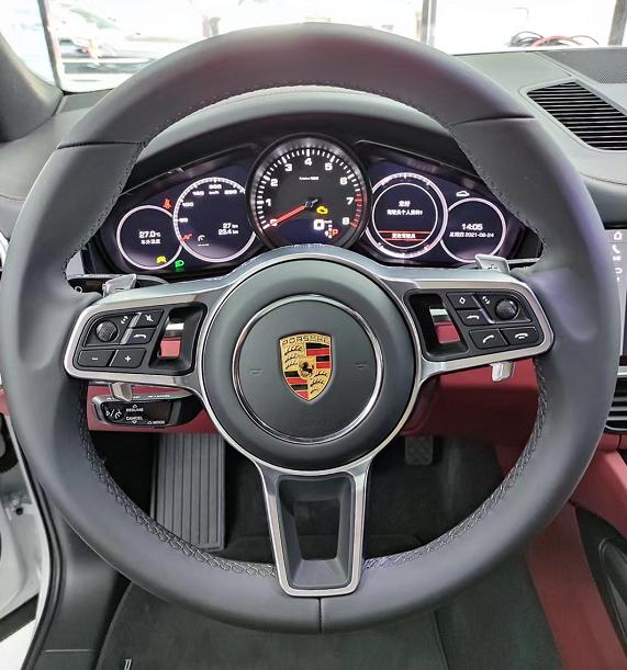 2021保时捷卡宴coupeturbos顶配,简单描述保时捷卡宴的造型和内饰