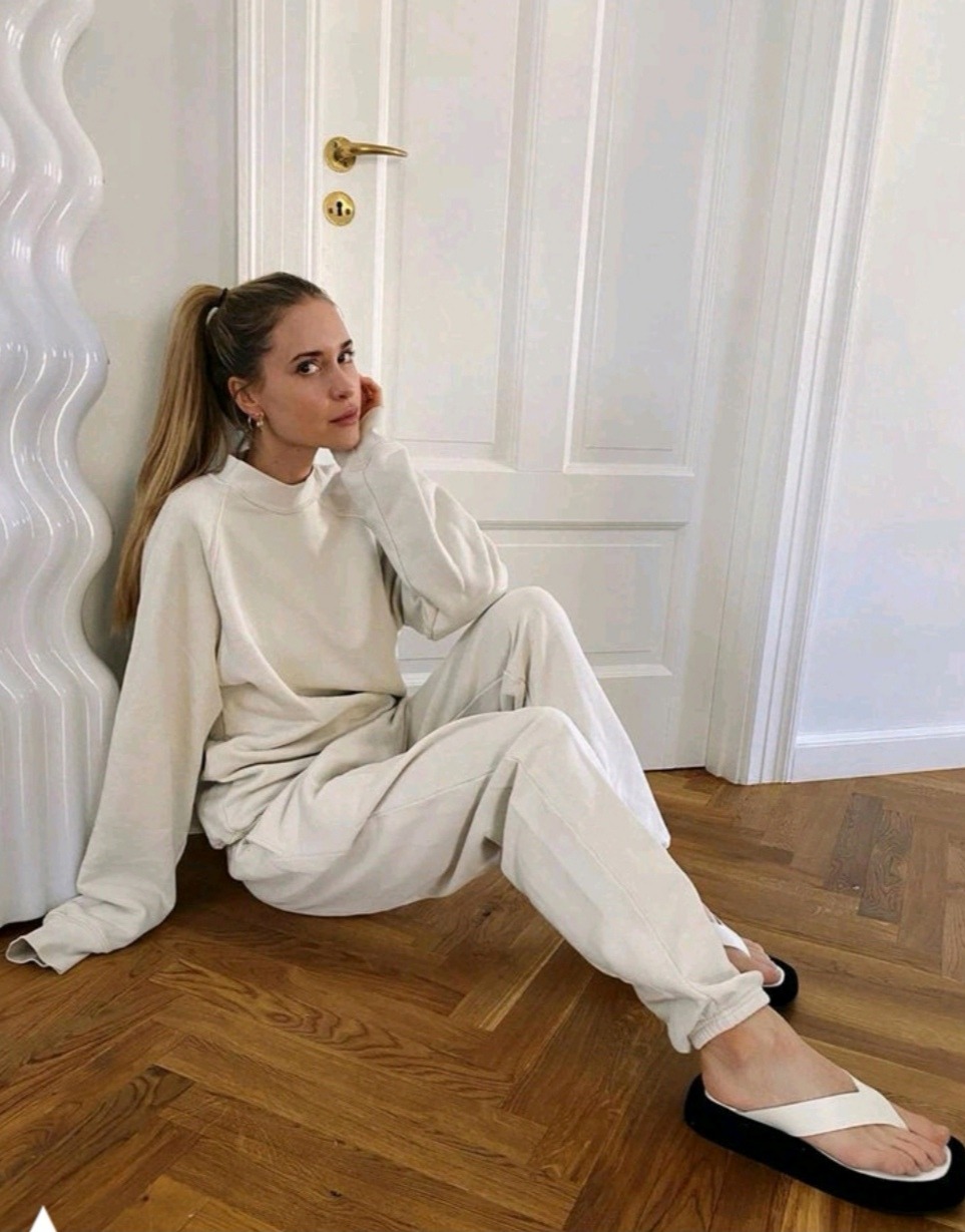 立秋爱美的女人流行穿“卫裤”,腿粗星人的福星,一年四季不过时