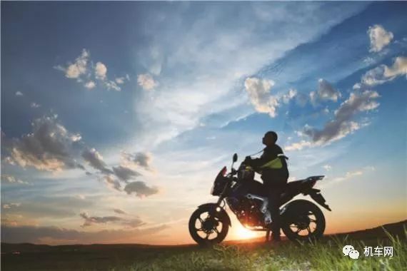 喜欢摩旅的男人,强壮又全能