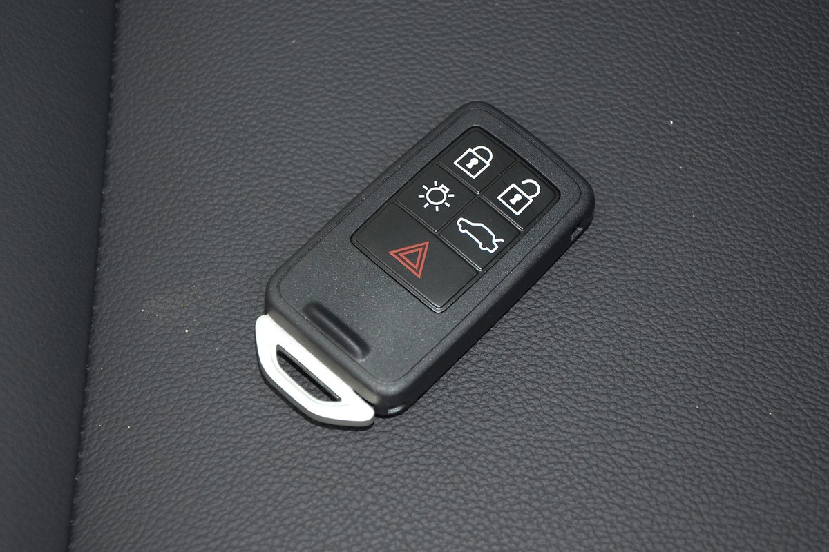 沃尔沃s60后背盖无钥匙失效,沃尔沃s60钥匙丢了一把怎么办