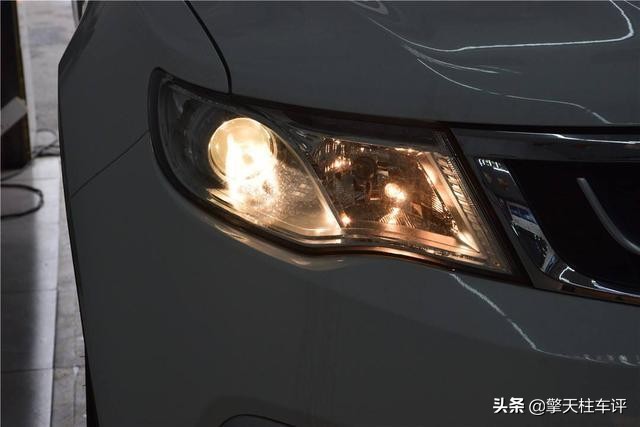 车灯氙气灯和led灯哪个好,车灯led好还是卤素的好