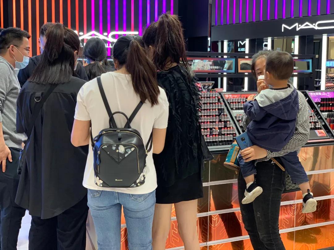 掏空女孩钱包,掏空女孩的钱包