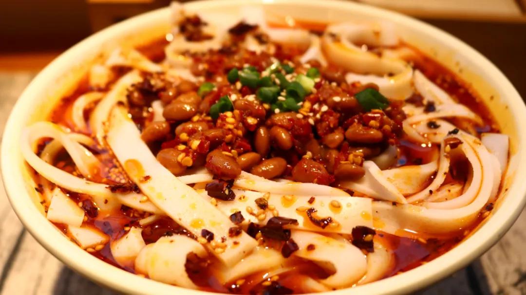 我只吃小面!打卡了这家手工粉后我真香了