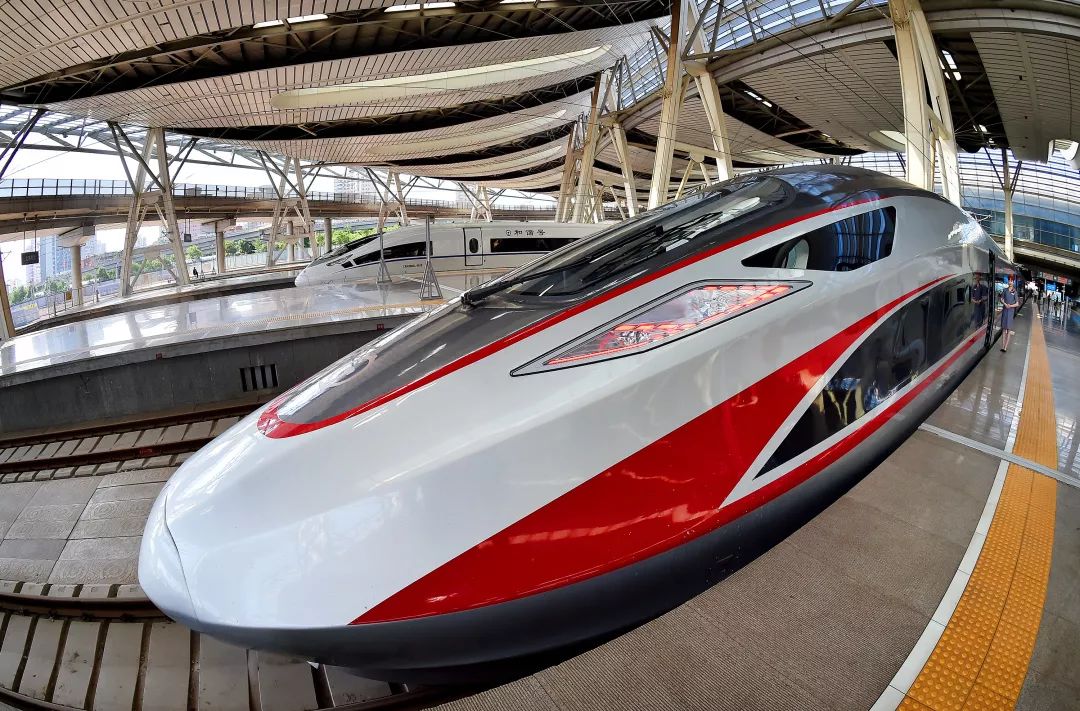 印度人看中国火车站,外国人看中国印度高铁视频反应