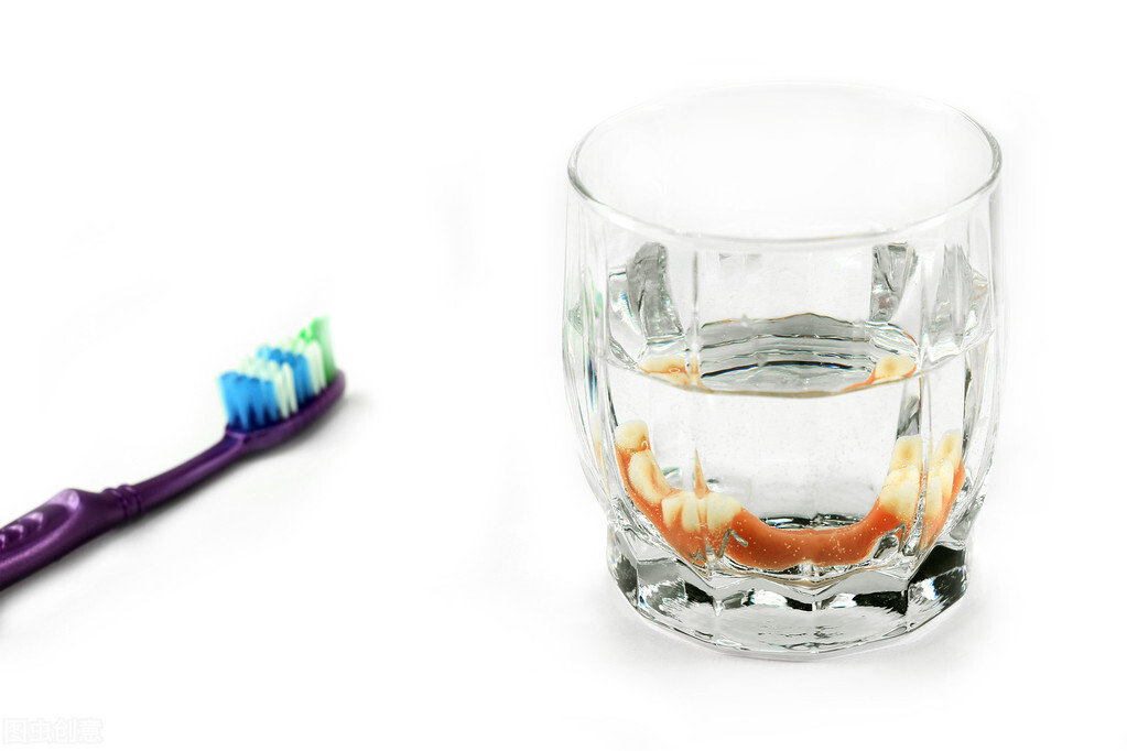 老年人戴活动假牙，这些护理知识一定要学会