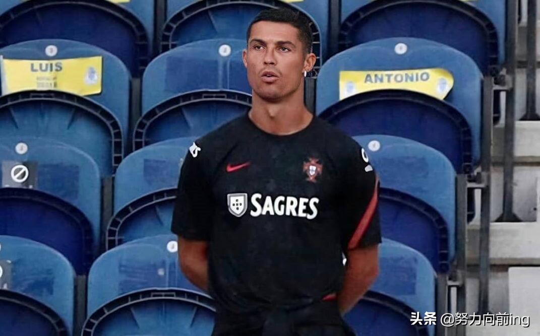 场下也耀眼！欧国联首场C罗未上场反成主角，香蕉没吃成还被说了