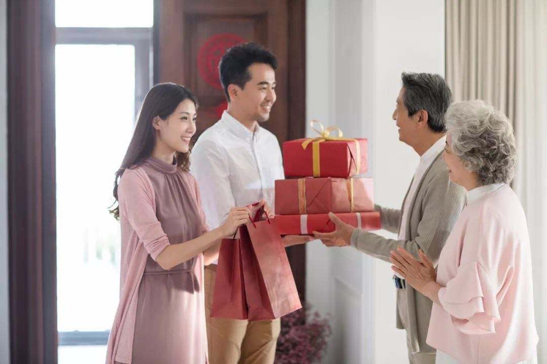 土豪婆婆不准我对娘家“扶贫”我揪住她年轻时的小辫子,反败为胜