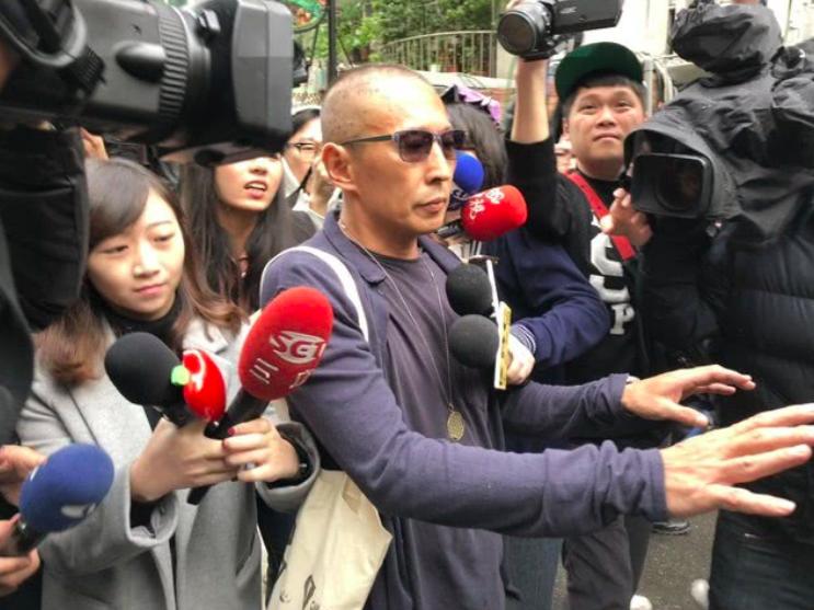 钮承泽被曝性侵后剃光头现身警局：我已被判处“死刑”