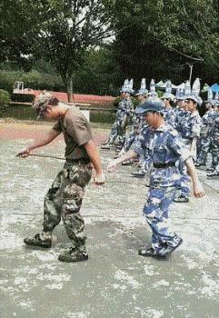 我参加的不是军训,绝壁是人体艺术展啊