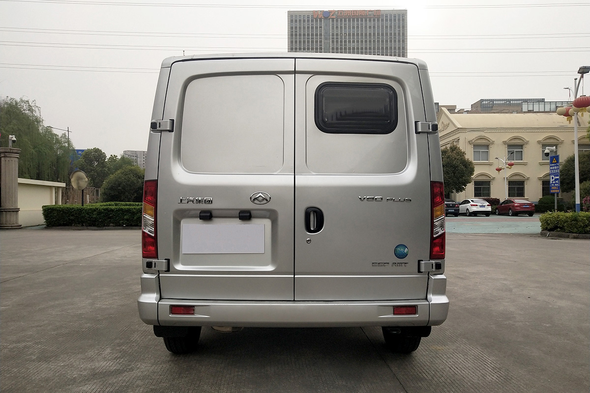 短轴B型还带折叠抽拉式卫生间远足也可冲凉的小胖虎房车