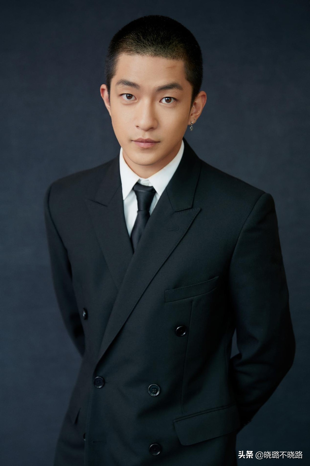 30-35岁大脸男士最佳发型怎么打理,邋遢的发型