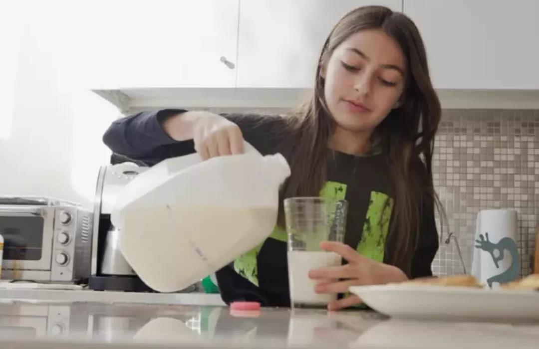 澳洲牛奶怎么喝对孩子好？选全脂还是低脂，今天这篇说明白了...