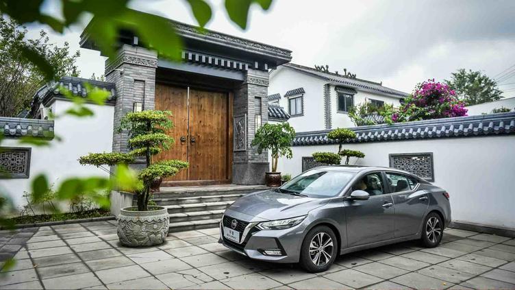 年轻小夫妻买什么车好,轩逸朗逸宝来哪个好适合家用