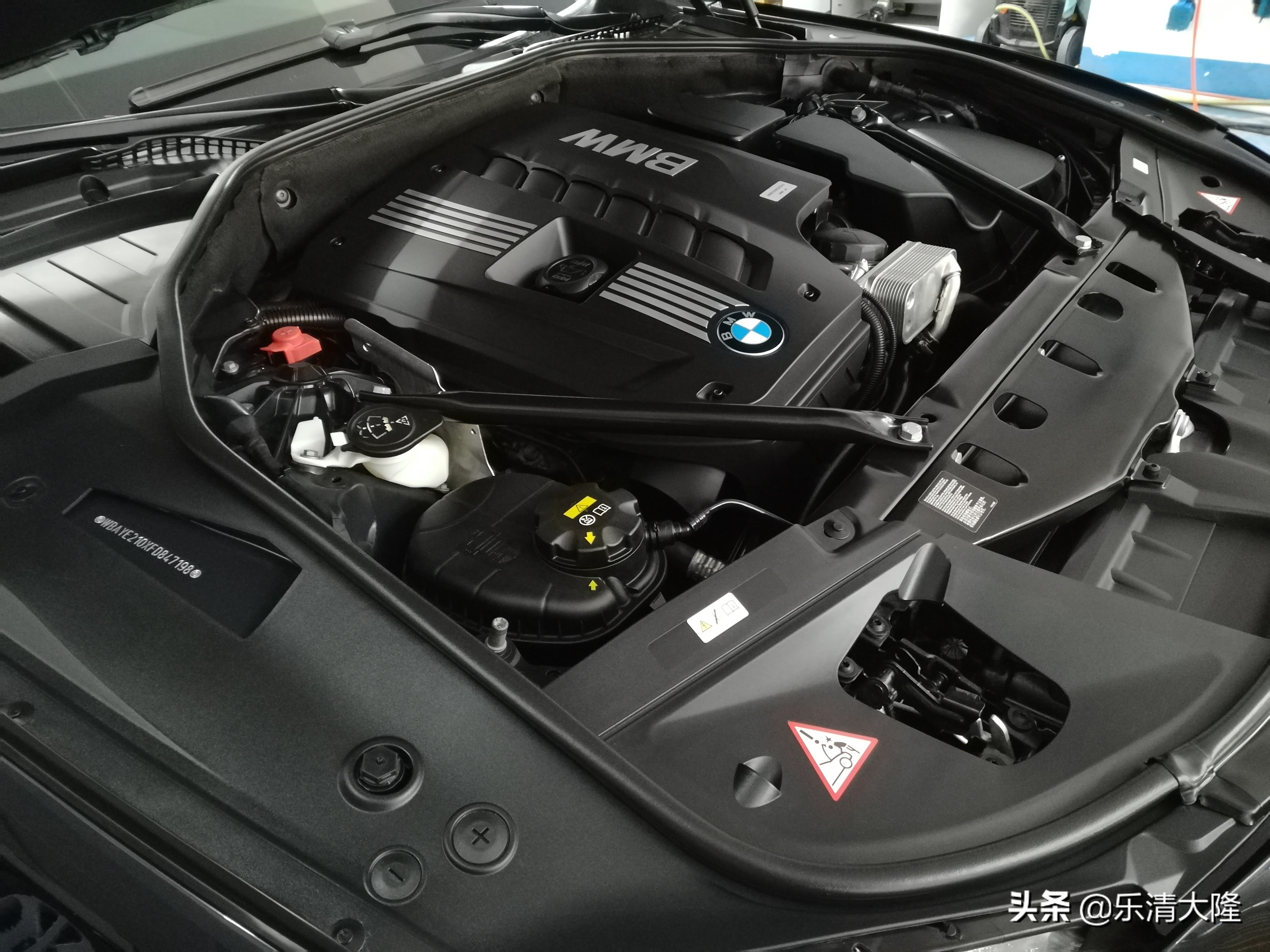广州宝马7系内饰清洗,宝马7系发动机舱清洗
