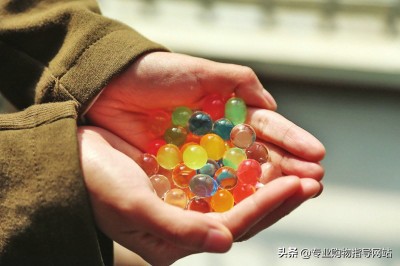 宝宝爱哭闹要买什么玩具,宝宝每个月必买玩具