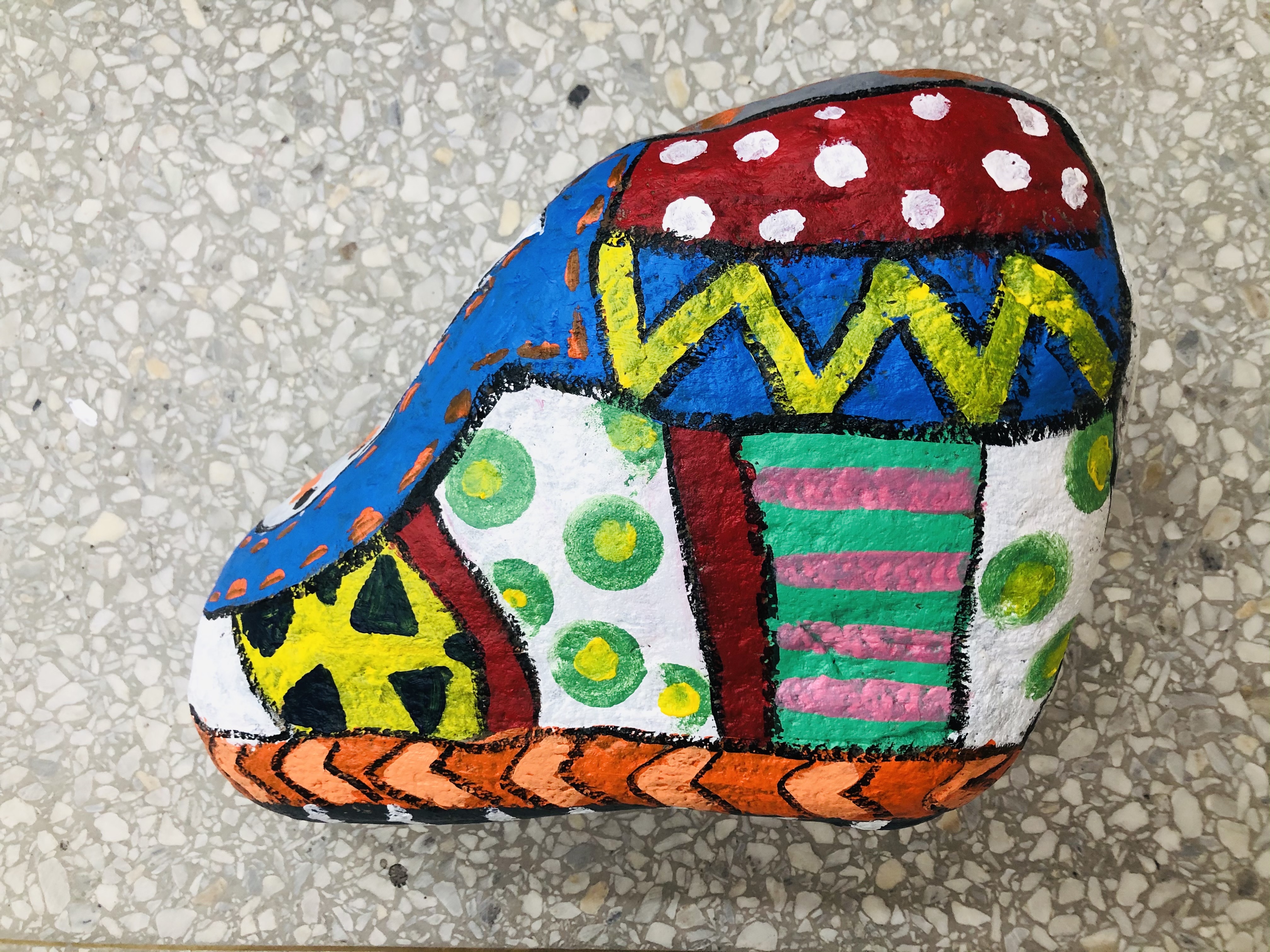 捡到了的石头别扔也许是陨石,捡到这些石头千万不要扔价值连城