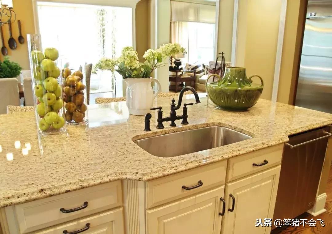 厨房台面下龙骨用什么材质的好,万科精装房厨房台面是什么材质